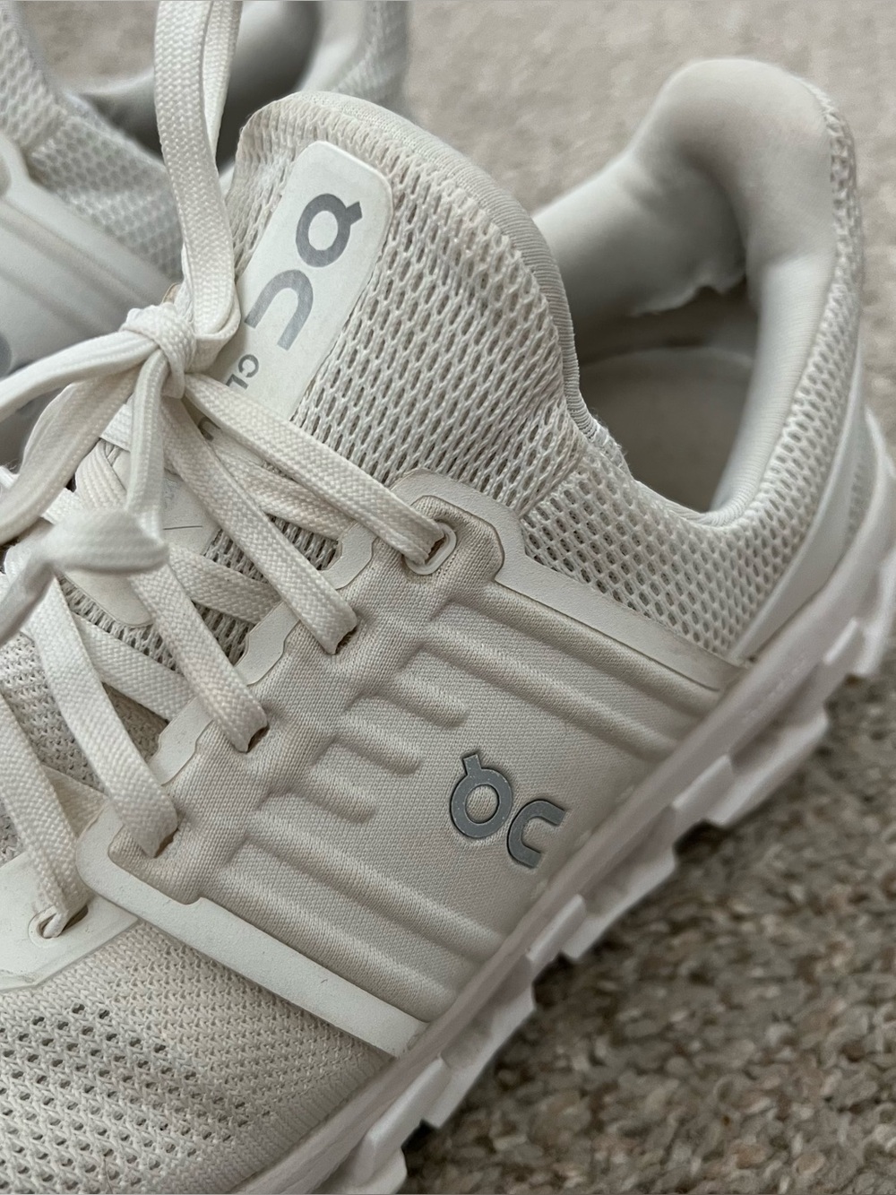ON Cloudrunning Women’s White Mesh Lace-Up Sneakers Size 8 - Picture 2 of 12